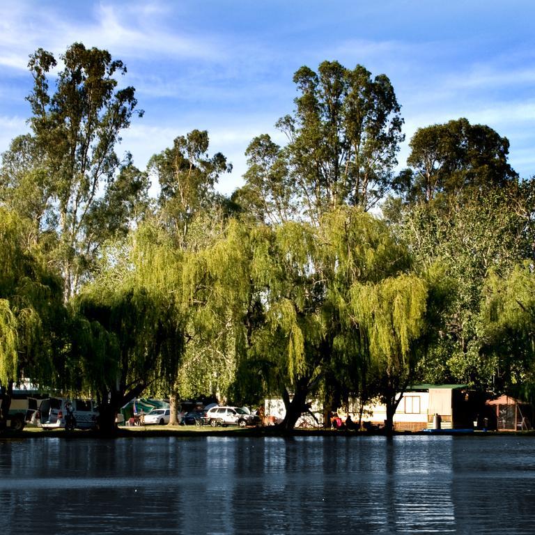 Cohuna Waterfront Holiday Park Buitenkant foto