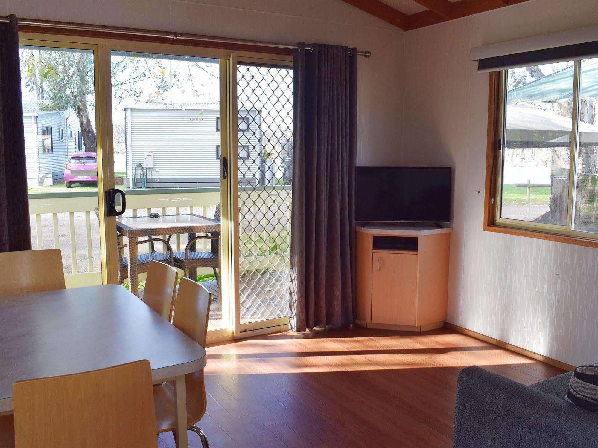 Cohuna Waterfront Holiday Park Buitenkant foto